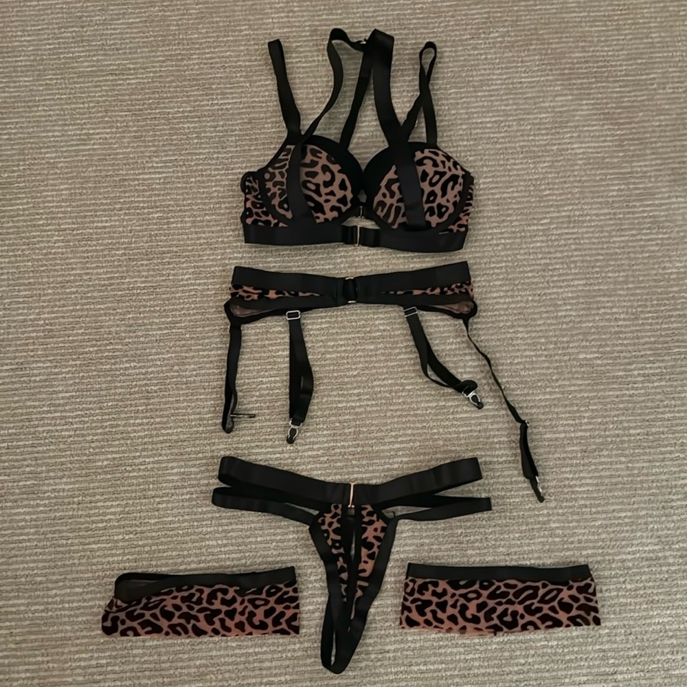 Leopard lingerie set